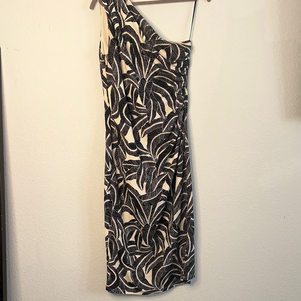 H&M Elegant One-Shoulder Dress in Black and Cream